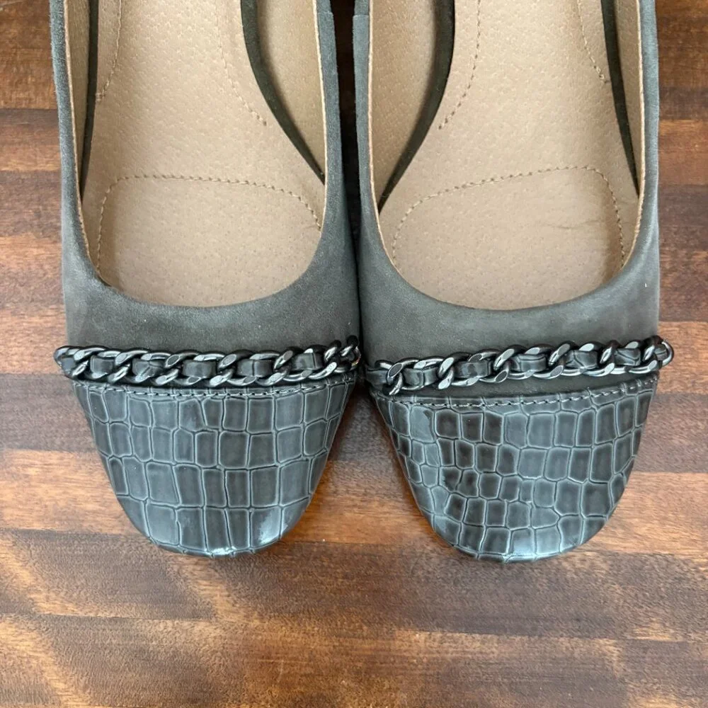 Tahari Monte Women's Block Heel Gray Suede & Faux Snakeskin Chain Accent Sz 7.5
